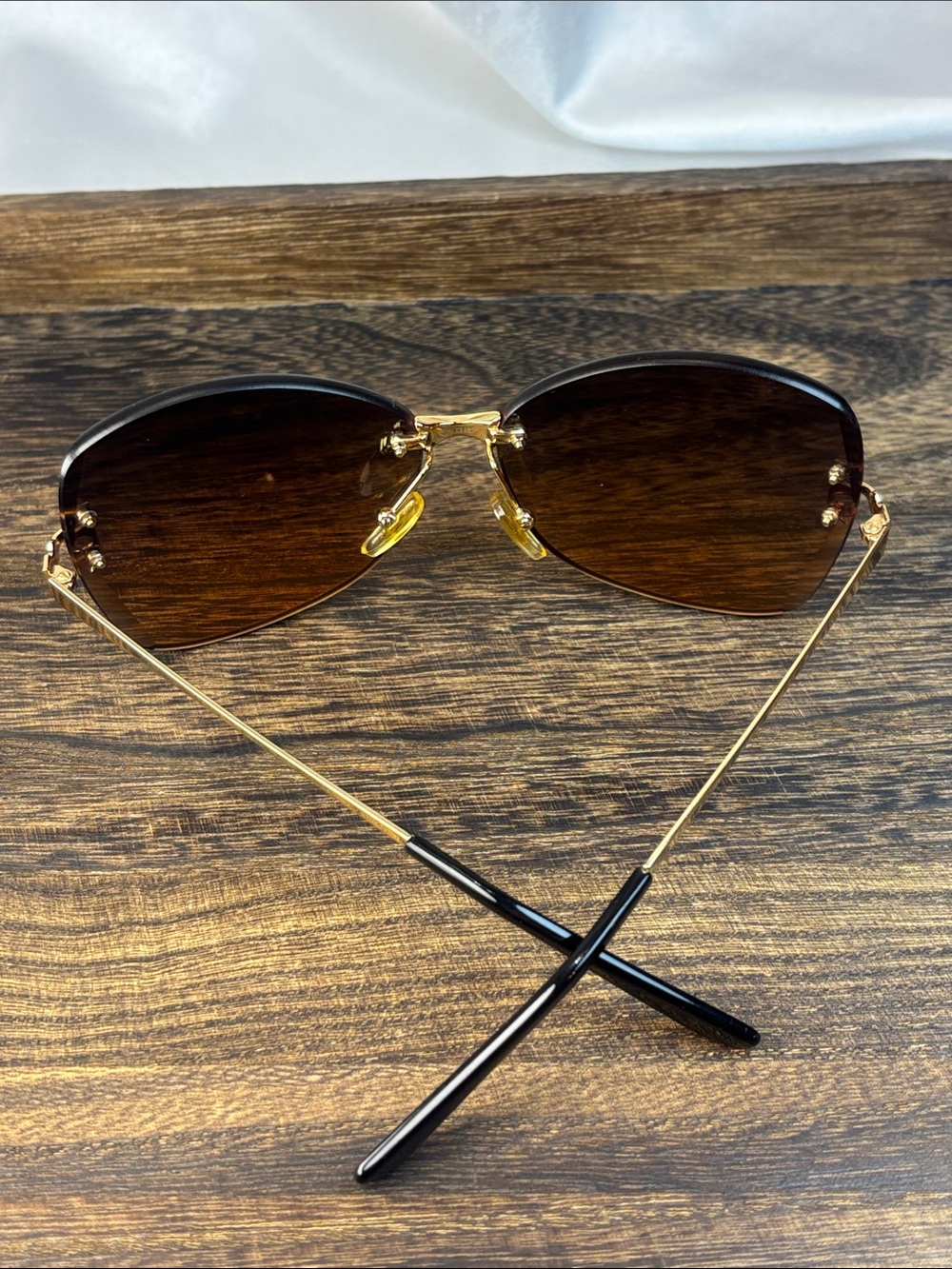 Tory Burch Brown Gradient Rimless Sunglasses with Gold Accents and Orange Case - Picture 10 of 10